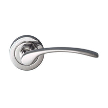 Load image into Gallery viewer, Mare Lever Handle - Doorware
