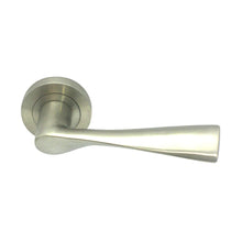 Load image into Gallery viewer, Sail Lever Handle - Doorware
