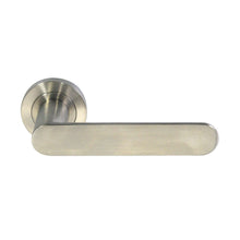 Load image into Gallery viewer, Elli Lever Handle - Doorware
